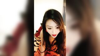 三姨太白嫩大美乳小肥逼好粉嫩