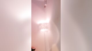 伊崽白嫩美乳展示诱惑粉穴自慰