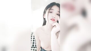 【麻花免费视频】清欢全裸自演白嫩小白兔一晃一晃的