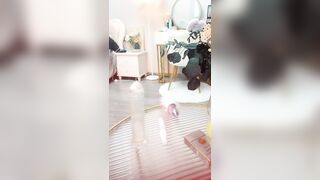 【麻花免费视频】白虎一线天水晶阳具自慰抽插高潮流水