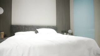 【麻花免费视频】利大无比小萝莉没见识到厉害各种姿势啪啪高潮