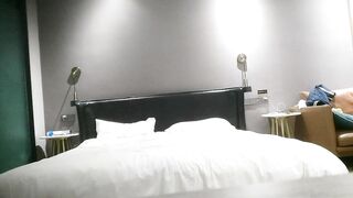 【麻花免费视频】无情的屌大圈外围女神空姐兼职粉嫩的逼逼狂插