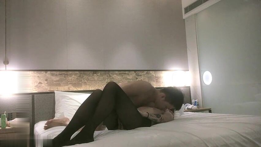 【麻花免费视频】极品女神来袭黑丝衬托白皙肌肤美人裸体横陈