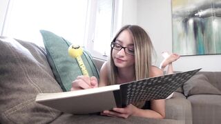 【麻花免费视频】清新无邪-一个娇小的辣妹被她最好的朋友狠狠的干