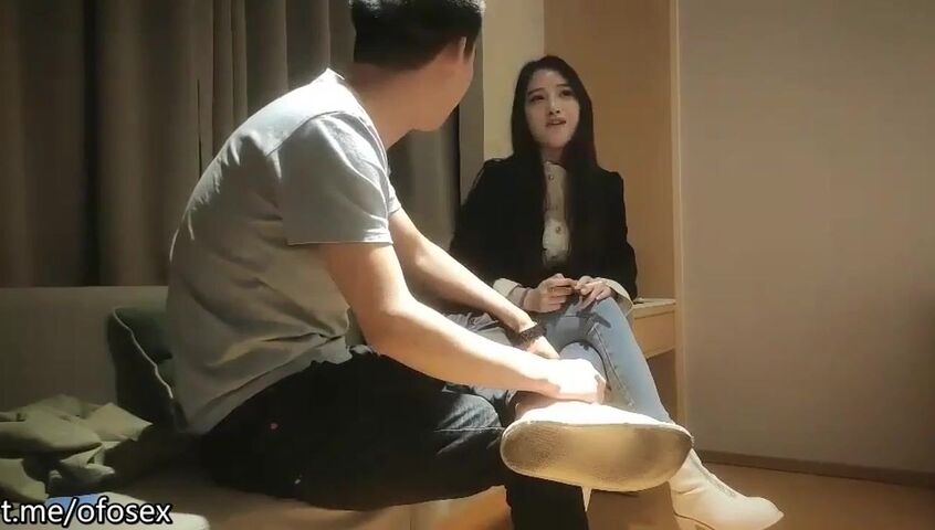 【麻花免费视频】牛仔裤小姐姐一开操特写口交掰穴舔逼