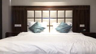 【麻花免费视频】男爵童颜巨乳大奶妹帮男爵手撸口舔玩弄风骚