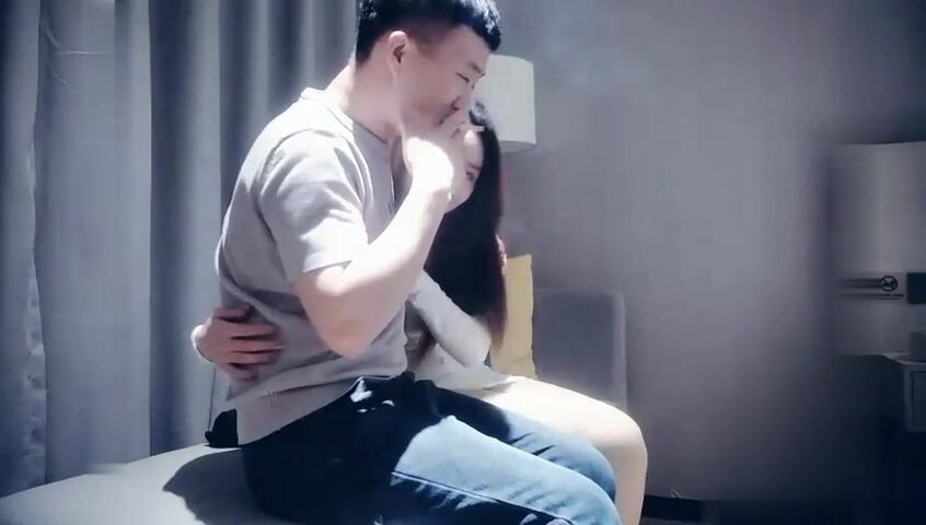 【麻花免费视频】男魔小天约了个白衣骚气少妇啪啪口交侧入