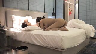 【麻花免费视频】约了个大长腿嗲嗲妹子蹲着口交舔弄上位骑乘