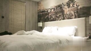 【麻花免费视频】约了个苗条妹子深喉口交后入抬腿大力猛操