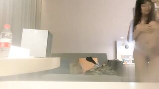 【麻花免费视频】约操风骚小少妇，黑丝诱惑粉嫩大胸尽情玩弄