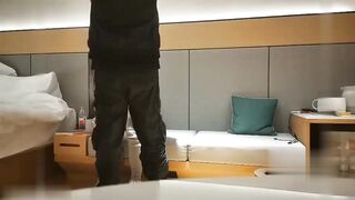 【麻花免费视频】约肉肉大奶妹子口交再到床上玩侧入抽插后入