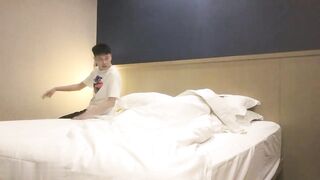 【麻花免费视频】绿帽白嫖良家极品00后小姐姐一夜情激情交合