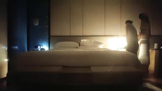 【麻花免费视频】网红外围妹子腰细胸大长腿抬起双腿猛操