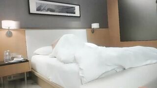 【麻花免费视频】苗条身材萌妹子啪啪口交舔弄上位骑坐后入