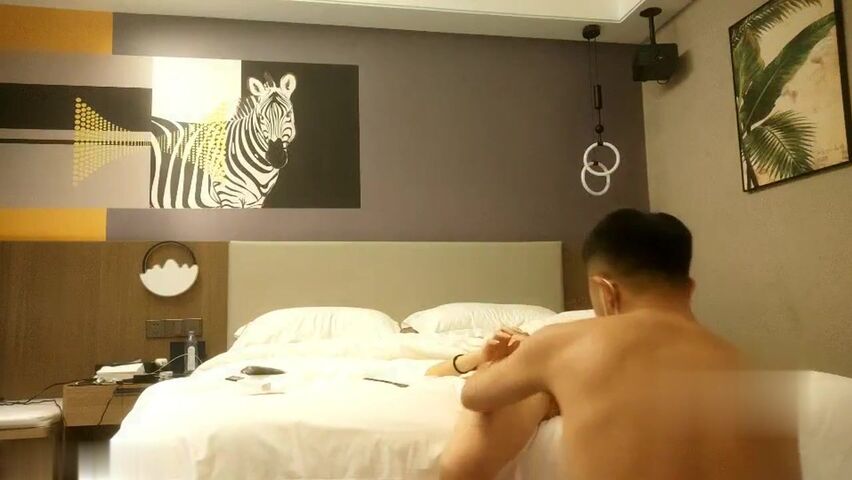 【麻花免费视频】酒店偷拍佳作兼职赚外快胸大臀翘腰细抠逼