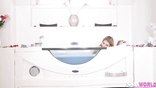 【麻花免费视频】金发女郎丽贝卡·沃尔佩蒂丈夫草了肥胖的大鲍鱼