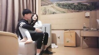 【麻花免费视频】高颜值妹妹才播了一半怀疑被偷拍，翻车