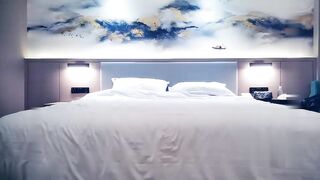 【麻花免费视频】黑丝短裙妹子舌吻摸奶洗完澡猛呻吟娇喘