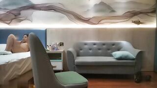 【麻花免费视频】黑色皮裤肉肉身材少妇啪啪穿上网袜口交上位