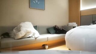 【麻花免费视频】黑衣妹子激情啪啪翘起屁股口交后入搞得受不了