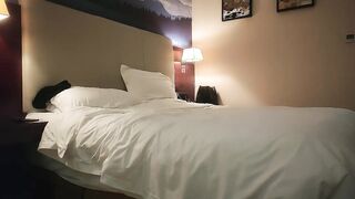 【麻花免费视频】小马寻花170御姐大长腿表情投入被干高潮