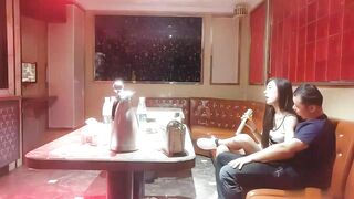 【麻花免费视频】探花炮哥全网商K选妃一排美女灯红酒绿下裸体