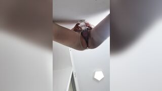 【麻花传媒视频】给狼友叫爸爸丝袜小骚货道具不停抽插射我嘴里