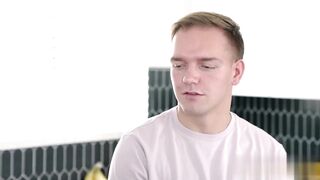 【麻花传媒视频】卡西·德伊斯拉吃儿子大鸡巴舔弄骑乘呻吟