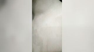 【麻花传媒视频】母子乱伦小哥直播看他妈内裤水杯里下药