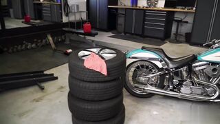 【麻花传媒视频】纹身宝贝手握大鸡巴上下玩弄揉捏骑乘坐插