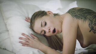 【麻花免费视频】金发幸运蜂吞下了一大堆东西把嘴巴塞得满当当