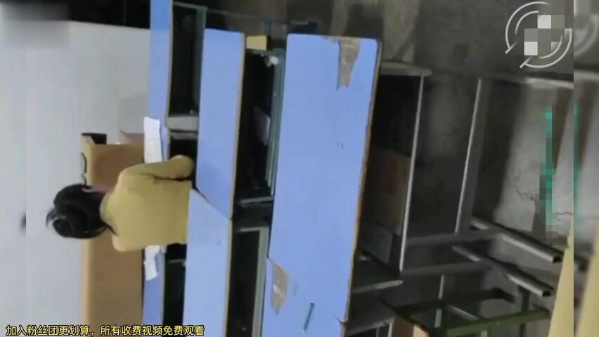 【麻花免费视频】真实姐弟乱伦_在教室抱住我极品姐姐强上有了第一次还想在楼道里操姐姐