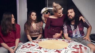 【麻花免费视频】辣妹斯隆·哈珀与警官做爱各式操逼大战诱惑