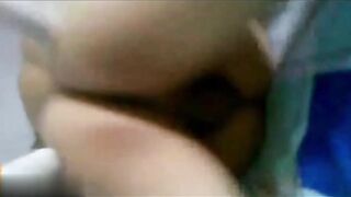 【麻花免费视频】【真实父女乱伦】父亲帮女儿破处，妈妈在旁边安慰说你放松就不疼了