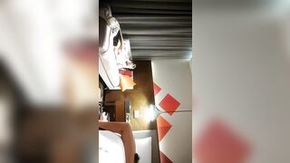 【麻花免费视频】化妆品专卖店的小三被打 衣服都扒奶子都露出来了太暴力 骑着凑 别说还挺漂亮