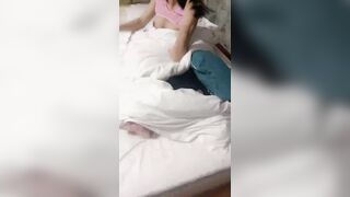 【麻花免费视频】爆乳尤物美女带闺蜜一起看炮友操闺蜜侧入