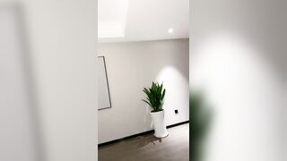 【麻花免费视频】G罩杯顶级尤物女神黑框眼镜性感睡衣埋头吃屌