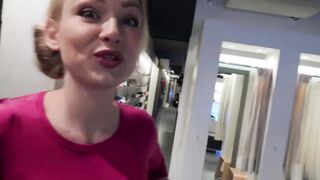 【麻花免费视频】女孩露西·哈特让她的阴户在顾客能承受的坐插