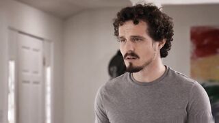 【麻花免费视频】天然黑发美女凯莉鸡巴上滑动湿漉漉的阴户