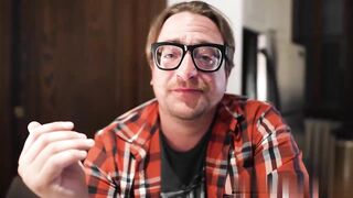 【麻花免费视频】摇动蛇小奶娃娃被男人热情地双插前后夹击