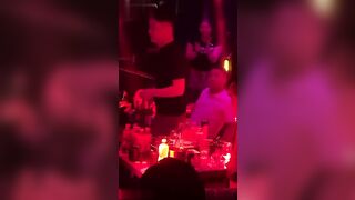 【麻花免费视频】合肥猫live house酒吧事件 醉酒男女大厅当众不雅行为事件