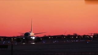 【麻花免费视频】极品反差空乘女神和男友吵架后酒店服务金主爸爸