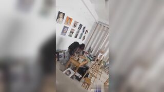 【麻花免费视频】校园新瓜！烟台科技学院画室doi事件！情侣画室做爱被偷拍！