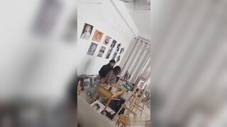【麻花免费视频】校园新瓜！烟台科技学院画室doi事件！情侣画室做爱被偷拍！