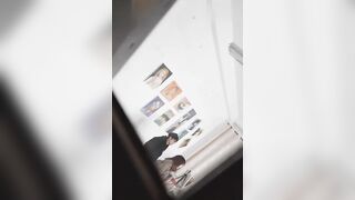 【麻花免费视频】校园新瓜！烟台科技学院画室doi事件！情侣画室做爱被偷拍！