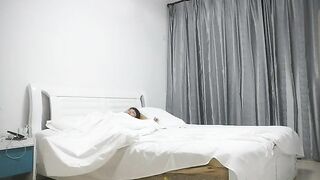 【麻花免费视频】网恋良家三天奔现浴室洗澡站立后入连干两炮