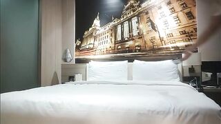 【麻花免费视频】用力抽插看着文静收完钱立马变骚肥臀骑坐