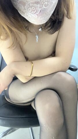 【麻花免费视频】骚母狗爆草玩弄淫穴插尿道大量喷水玩弄