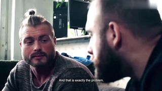 【麻花免费视频】欲火中烧旅馆 - 巨乳宝贝操她的继兄弟和他的朋友全场景