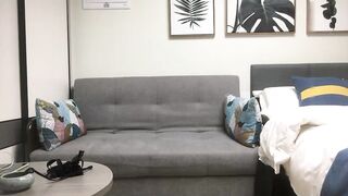 【麻花免费视频】约俩性感气质妹子玩双飞穿上黑丝后入轮着操